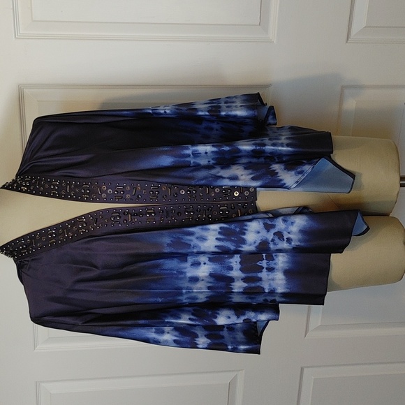 Laura Ashley Tops - 🔵 Laura Ashley Top